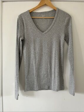 GAP Women's Long Sleeve V-Neck Tee — Heather Gray